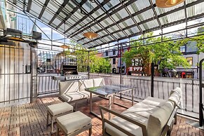 Theatre Hotel by Lodgo