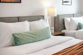 Theatre Hotel by Lodgo
