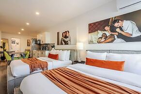 Theatre Hotel by Lodgo