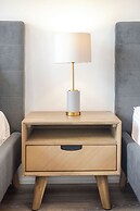Theatre Hotel by Lodgo