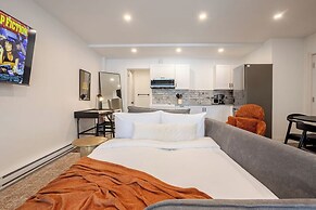 Theatre Hotel by Lodgo