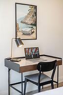 Theatre Hotel by Lodgo