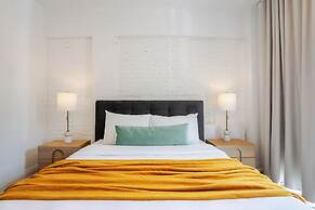 Theatre Hotel by Lodgo