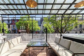 Theatre Hotel by Lodgo
