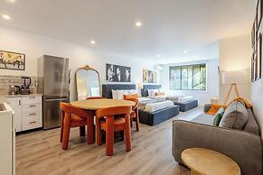 Theatre Hotel by Lodgo