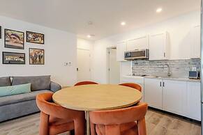 Theatre Hotel by Lodgo