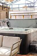 Theatre Hotel by Lodgo