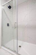 Theatre Hotel by Lodgo