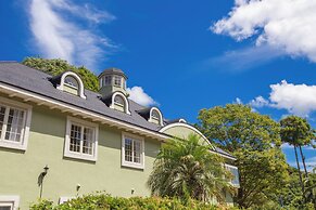 The Lighthouse Seaside Inn