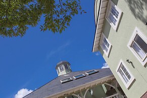 The Lighthouse Seaside Inn