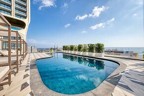 Official Mercury Suites With Rooftop Pool Access