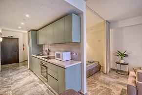 Official Mercury Suites With Rooftop Pool Access