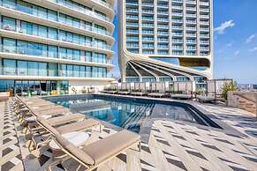 Official Mercury Suites With Rooftop Pool Access