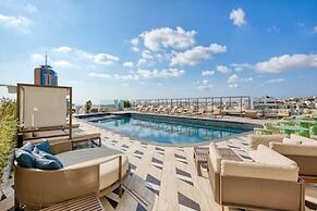 Official Mercury Suites With Rooftop Pool Access