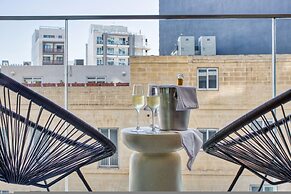 Official Mercury Suites With Rooftop Pool Access