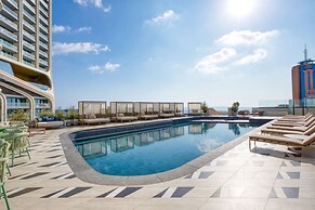 Official Mercury Suites With Rooftop Pool Access