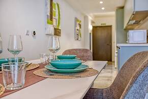 Official Mercury Suites With Rooftop Pool Access