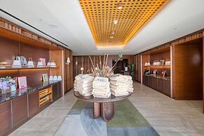 Official Mercury Suites With Rooftop Pool Access
