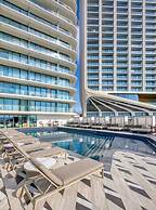 Official Mercury Suites With Rooftop Pool Access
