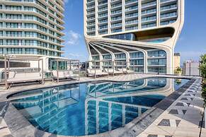 Official Mercury Suites With Rooftop Pool Access