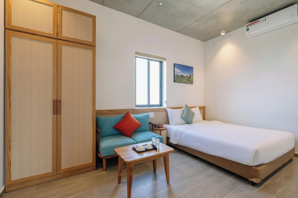 The Shine Hotel & Apartment