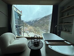 Siguniang Mountain Star Moon Cliff Hotel