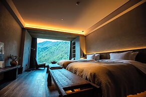 Siguniang Mountain Star Moon Cliff Hotel