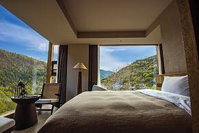 Siguniang Mountain Star Moon Cliff Hotel
