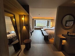 Siguniang Mountain Star Moon Cliff Hotel