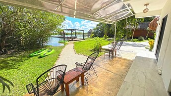 Hotel Isabella Bacalar Front Lagoon