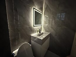 Kandi Suites 2BR with private Jacuzzi
