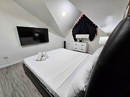 Kandi Suites 2BR with private Jacuzzi