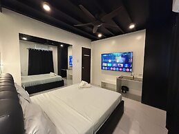 Kandi Suites 2BR with private Jacuzzi