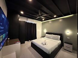 Kandi Suites 2BR with private Jacuzzi