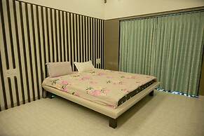 StayGuru Luxury Villa