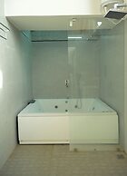 StayGuru Luxury Villa