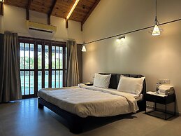 StayGuru Luxury Villa