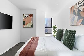A Modern 2BR Apt With City Views, Free Parking