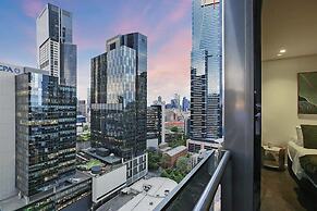 A Modern 2BR Apt With City Views, Free Parking