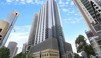 A Modern 2BR Apt With City Views, Free Parking