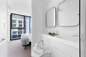 A Cozy & Comfy 2BR Apt Up in the Clouds Near CBD