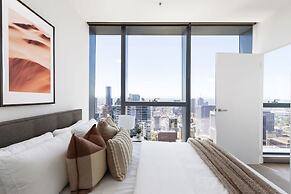 A 2BR Apt With Stunning City Views, Free Parking