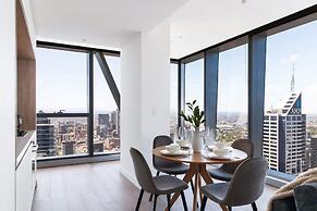 A 2BR Apt With Stunning City Views, Free Parking