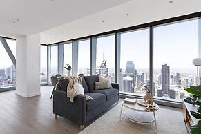 A 2BR Apt With Stunning City Views, Free Parking