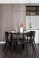 A Chic 2BR Apt Right Next to Melbourne Central