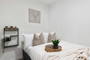 A Chic 2BR Apt Right Next to Melbourne Central