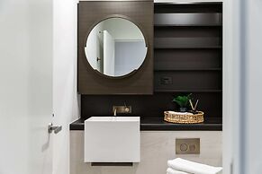 A Chic 2BR Apt Right Next to Melbourne Central