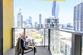 A Chic 2BR Apt, City Views Near Southern Cross