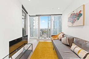 A Lux & Cozy Apt Next to Southern Cross Station