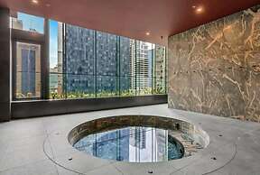 A Chic 2BR Apt Near Melbourne CBD w/ Free Parking
